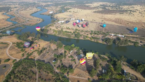 globos de aire caliente en laguna caren, país de chile