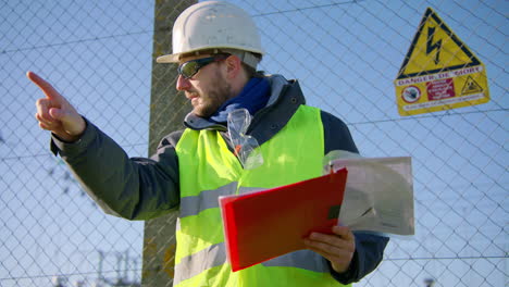 shift manager issuing guidance outside secure and hazardous location