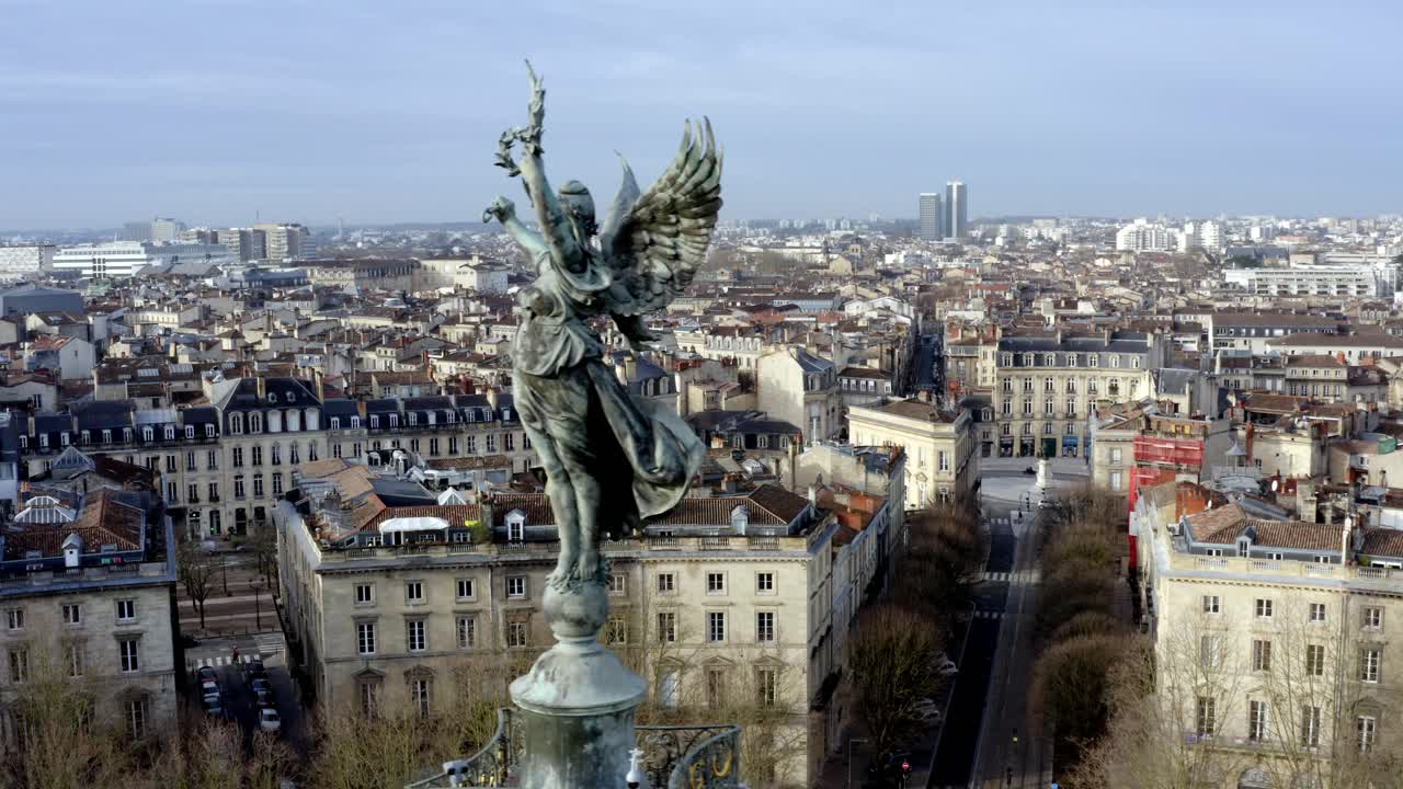 프랑스 보르도에 있는 자유의 천사 girondins 칼럼, 도시 파노라마, 공중 돌리 왼쪽 공개