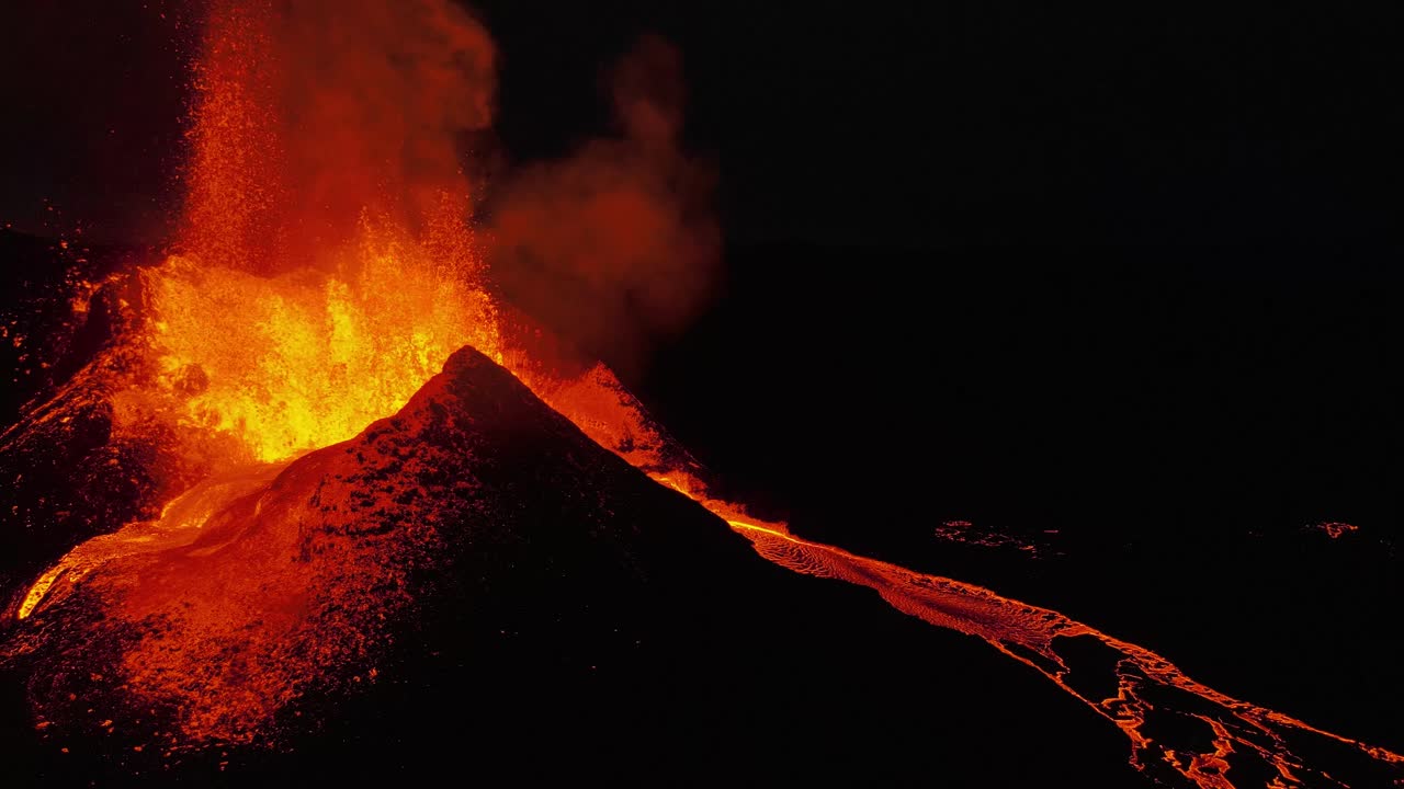 Islanda Eruzione del vulcano Fagradalsfjall Riprese aeree con drone