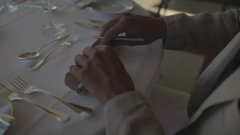 오래된 편지에 서명하고 말아라