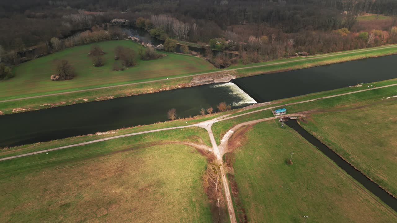 vista aérea del río morava adamov frontera con eslovaquia
