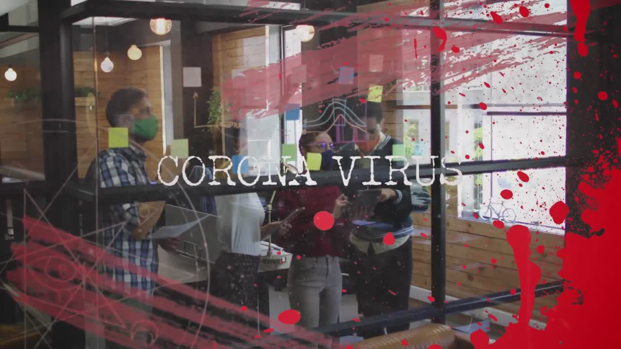 사무실에서 유리판에 글을 쓰는 사무실 동료들에 대한 코로나바이러스 텍스트와 레드 그런지 효과