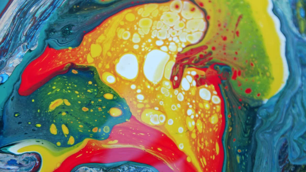 las pinturas de fondo de diferentes colores amarillo verde rojo azul se extienden por la pantalla. acrílico.