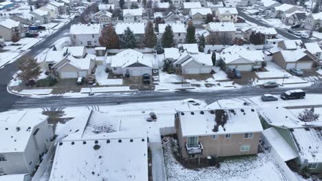 寒冷前線襲擊後,美國鄰近地區被雪覆蓋