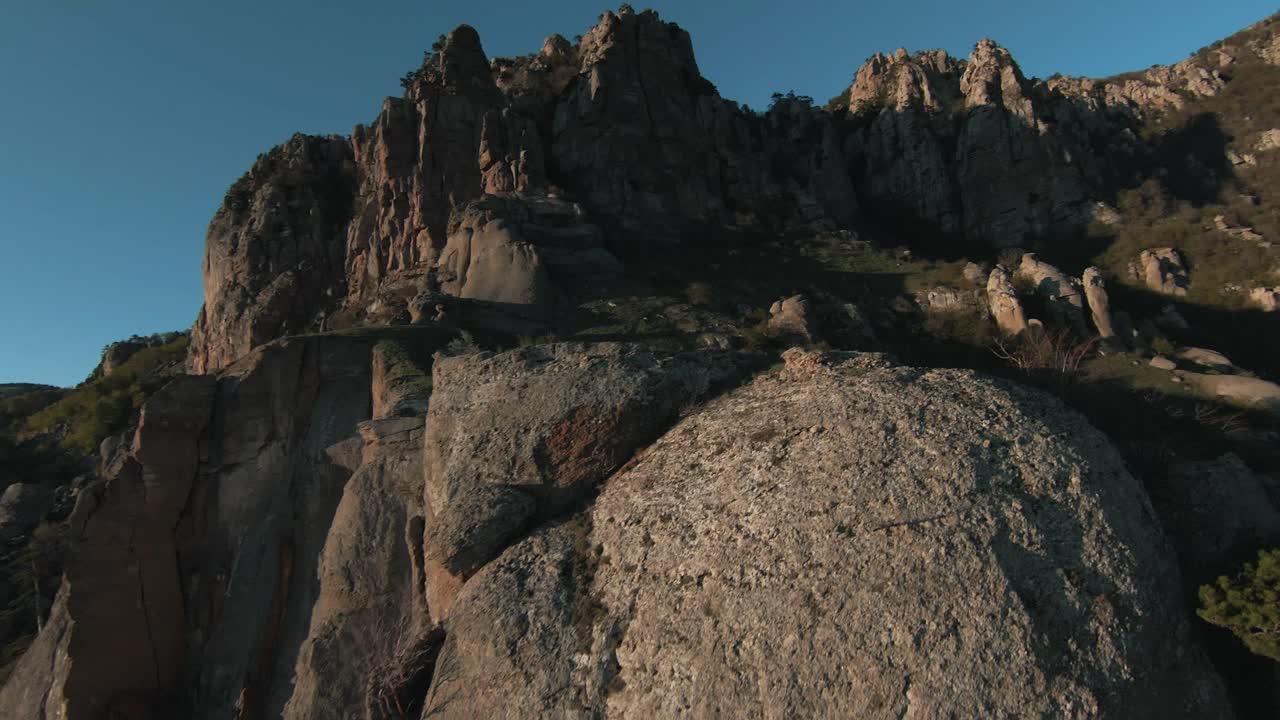 산꼭대기와 절벽