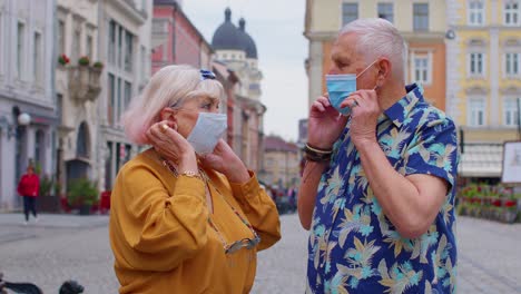 Senior-couple-tourists-grandmother-and-grandfather-wearing-medical-protective-coronavirus-mask