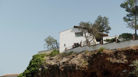 Gimbal-Cinemático-De-Una-Típica-Casa-Mediterránea