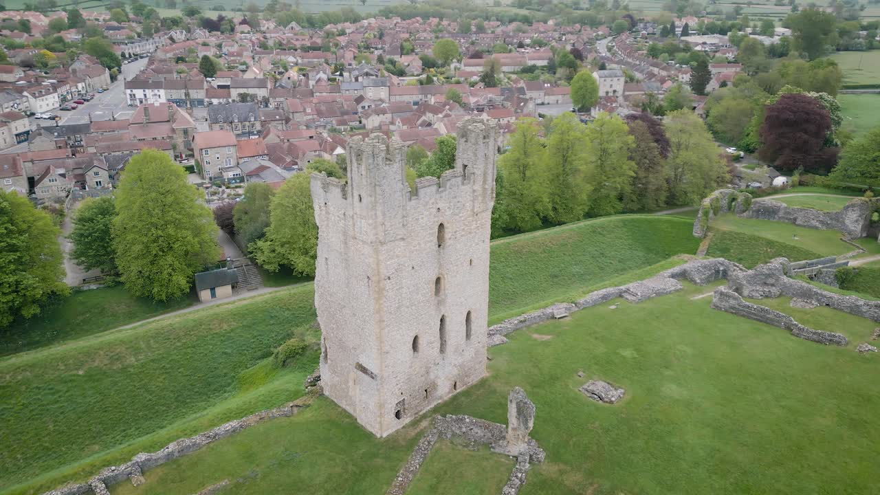 Early morning aerial video circling around the ruins of Helmsley castle you can also see much of the town of Helmsley behind.
It is spring and trees have new leaves making a colourful scene.