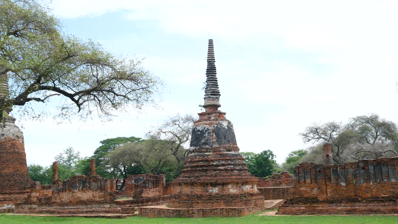 las ruinas del templo de ayutthaya, wat maha que ayutthayi como sitio del patrimonio mundial, tailandia. parque histórico de ayutathaya
