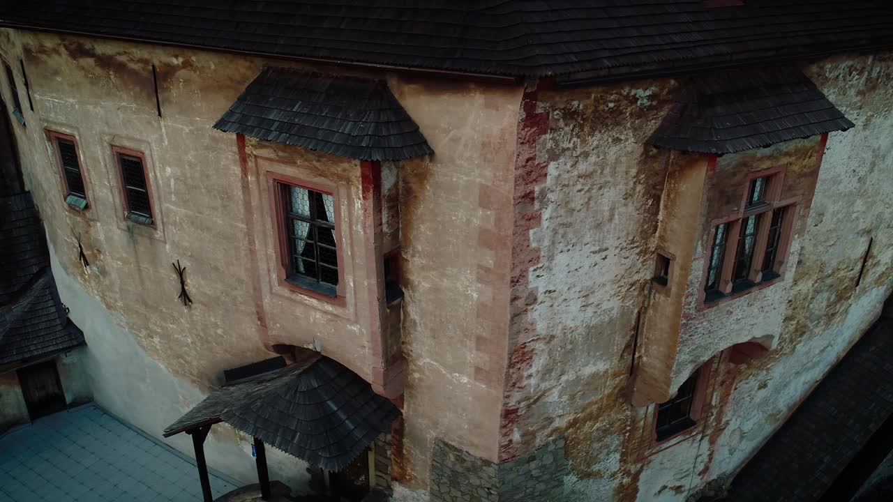 오라바 성, 슬로바키아의 상징적인 바로크 양식의 건축 양식, 친밀한 무인 항공기 전망