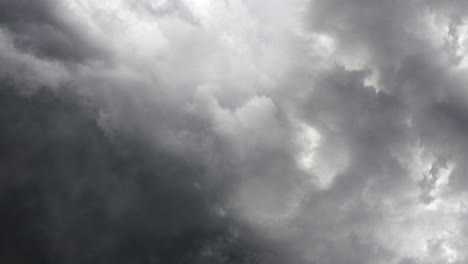 vista 4k del fondo dramático de la tormenta
