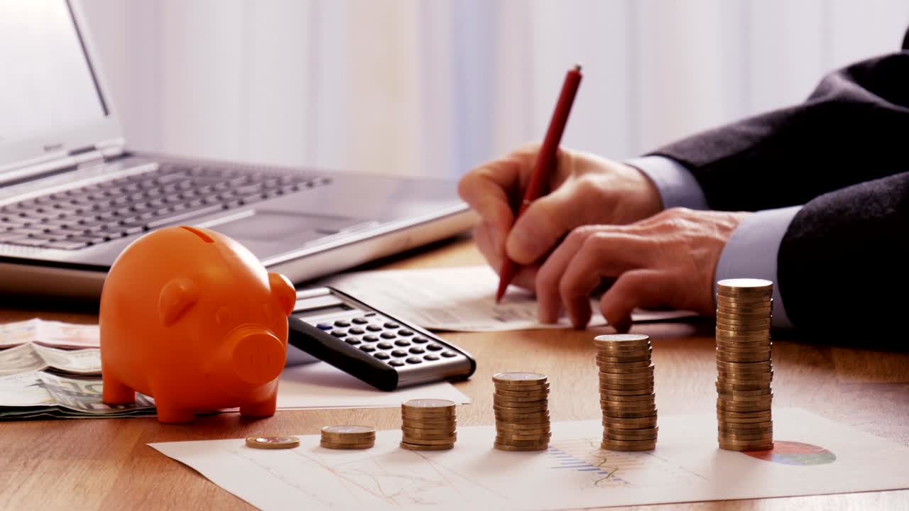 investigación financiera en computadora