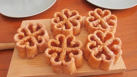 La-Mancha-Flower-Shape-Bread-Coated-With-Sugar-On-Board