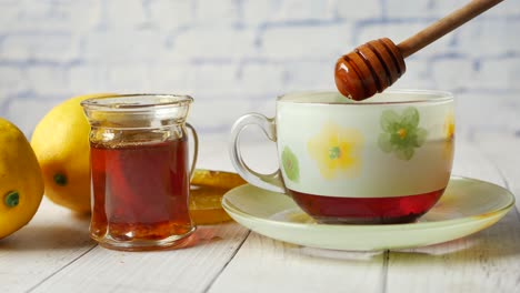 Close-up-of-dry-lemon,-ginger-and-green-tea-on-table