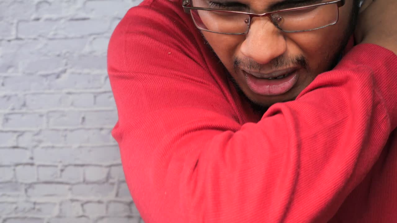 la gente tosía hasta el codo.