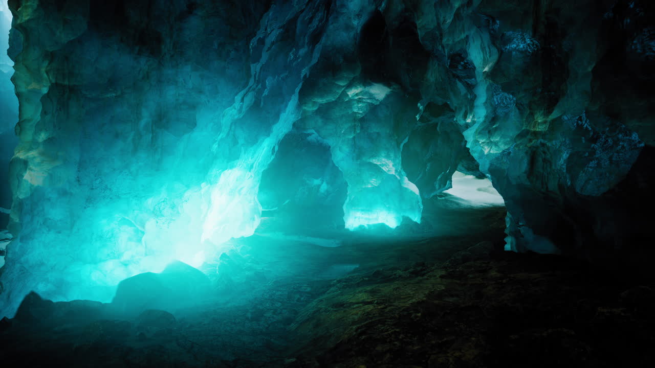cueva de hielo de cristal azul debajo del glaciar en islandia
