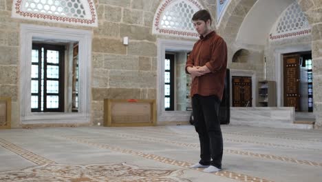 Standing-prayer-in-mosque