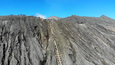 Impresionante-Video-Aéreo-Del-Volcán-Mt-Bromo,-Java-Oriental,-Indonesia