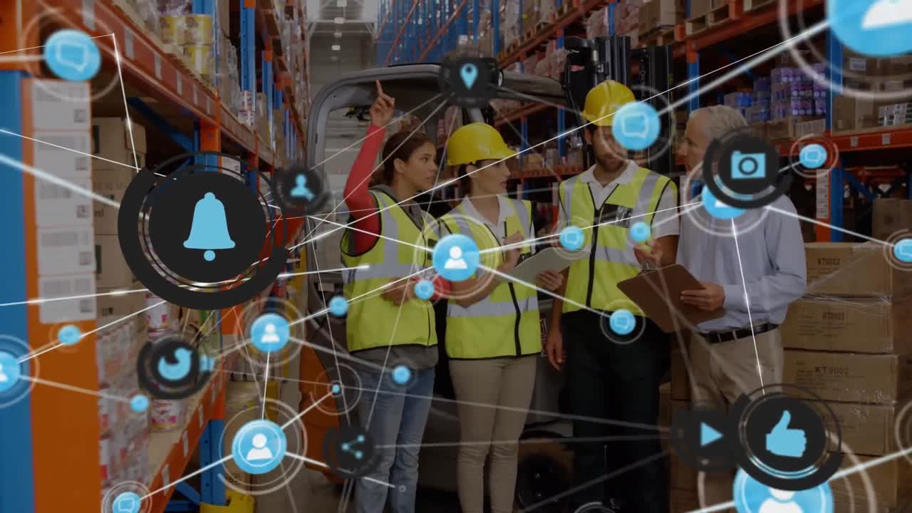 red de iconos digitales contra un equipo de trabajadores y un supervisor masculino discutiendo en el almacén