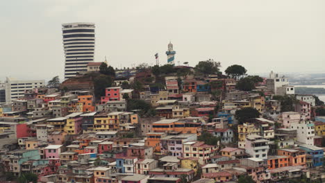 Vista-Aérea-Del-Amanecer-En-El-Cerro-Santa-Ana-En-La-Ciudad-De-Guayaquil-Ecuador