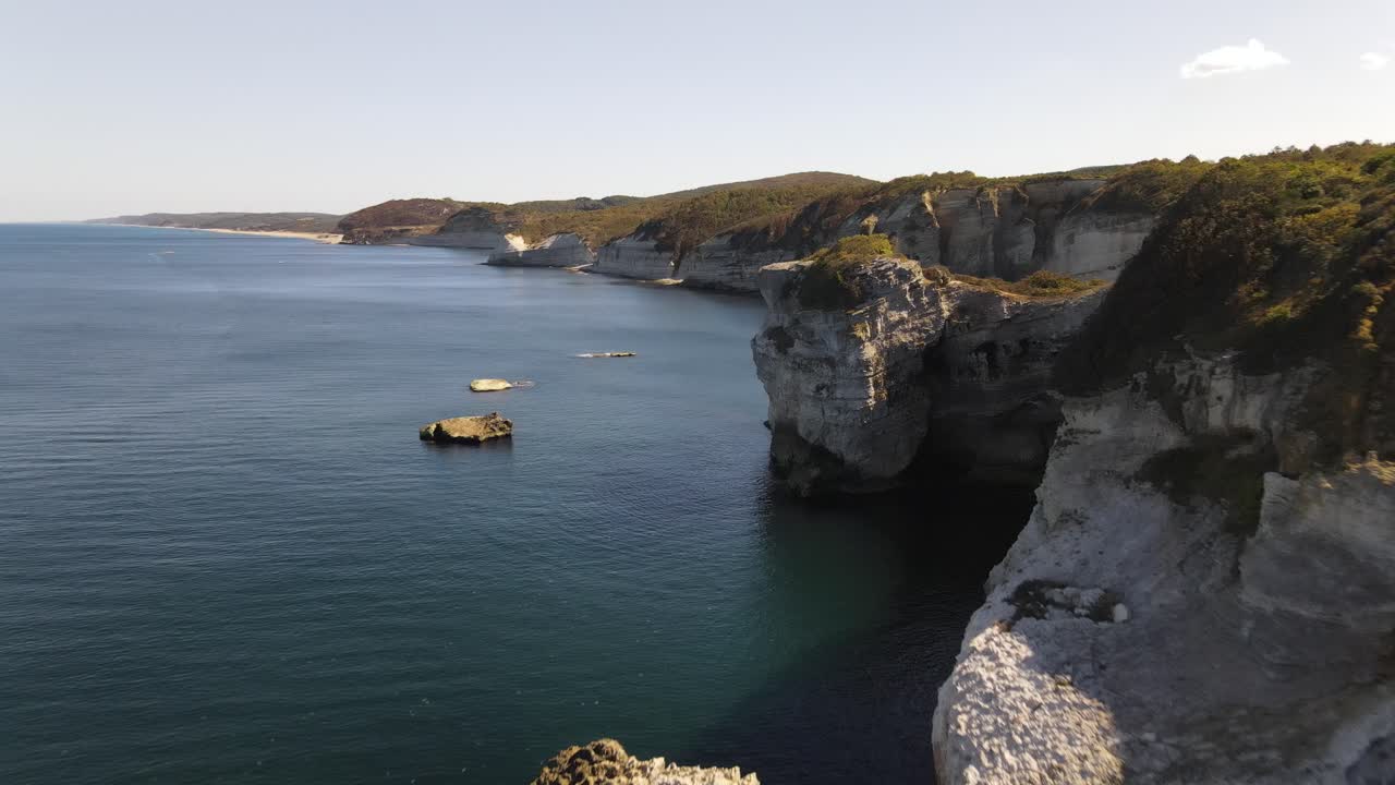 vista aérea del mar del acantilado