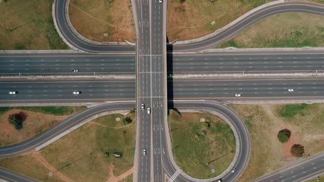 rampa de entrada y salida de la autopista