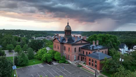 Stillwater-Washington-County-historic-courthouse-with-brick-facade,-aerial-riser