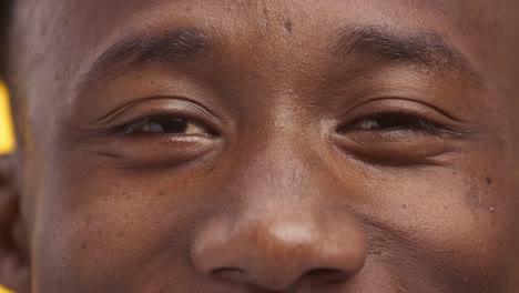 primer plano de la cara de un hombre