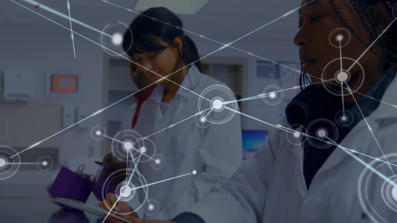 animación de la red de conexiones entre diversas trabajadoras de laboratorio con muestras