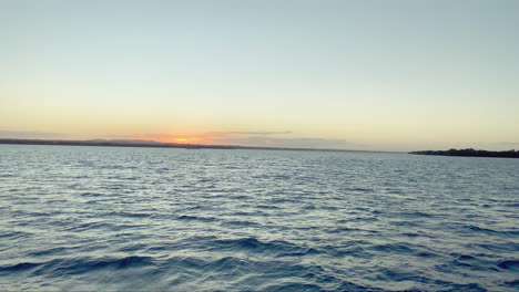 Sonnenuntergang-Auf-Dem-Wasser-Blick-Vom-Boot