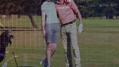 animación de gráficos, tablero de negociación sobre hombre caucásico enseñando compañero para jugar al golf en el campo de golf