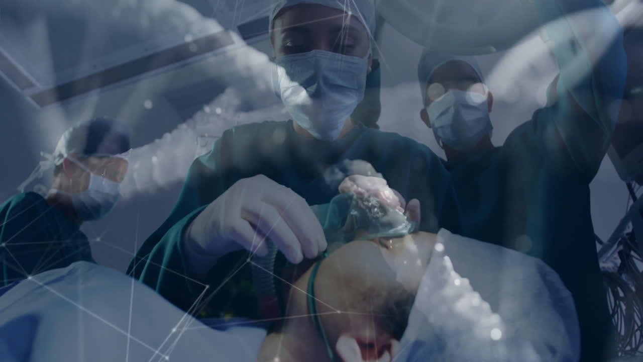 Medico che tiene una maschera per l'anestesia e infermiera che regola la luce chirurgica, mostrando una sovrapposizione di griglia digitale.