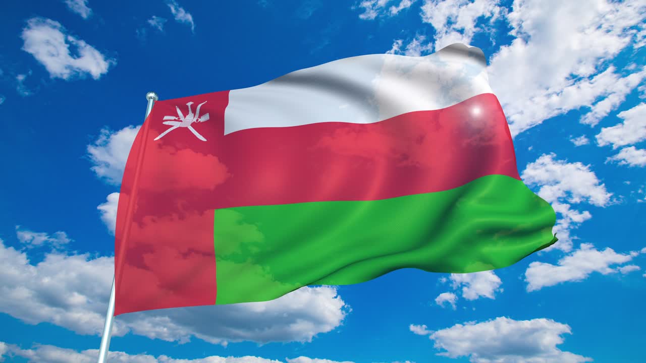 bandera de Omán con textura de tela contra un cielo nublado (en bucle)