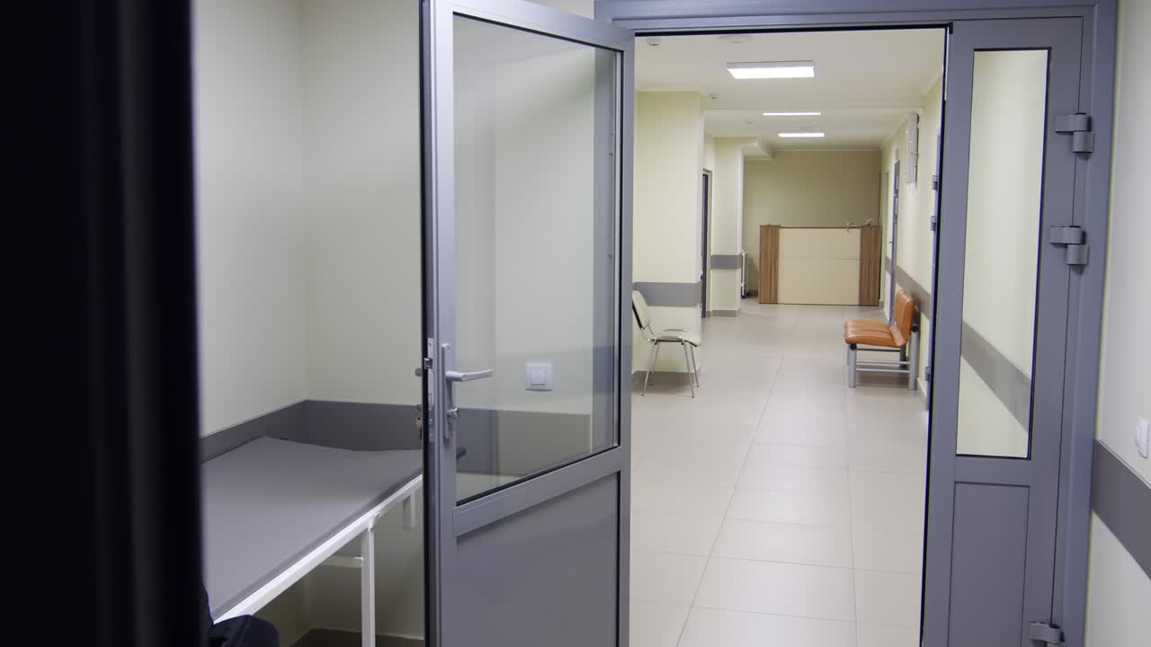 Interior do saguão de recepção de hospital