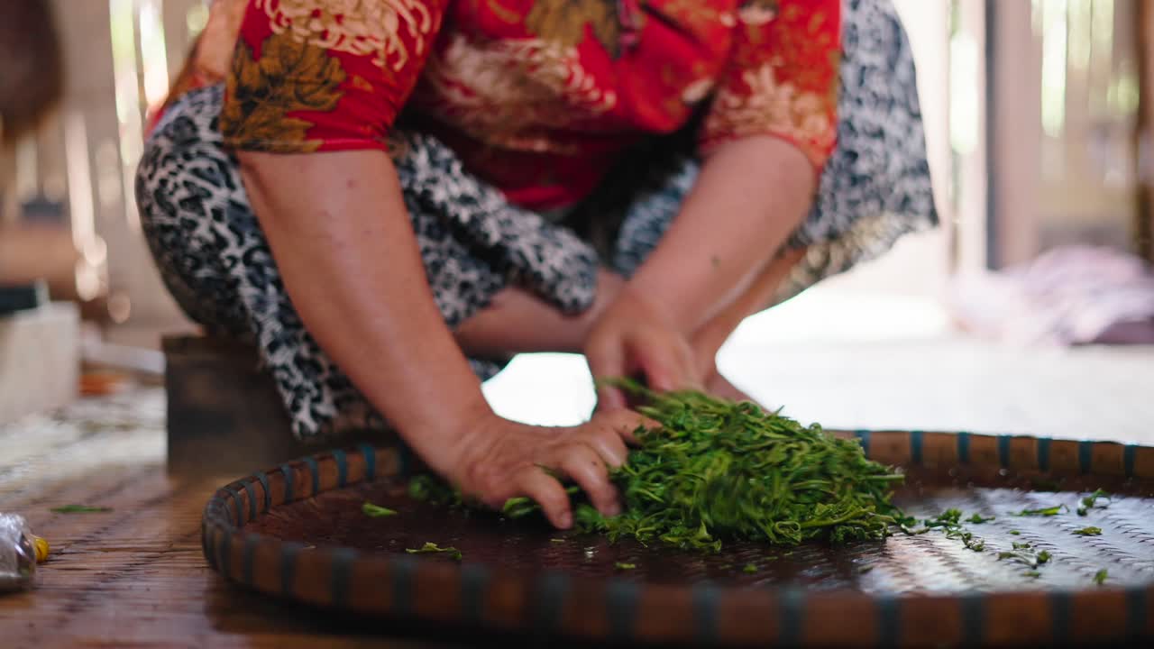Tea processing with fresh leaves