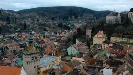 Vista-Aérea-De-La-Ciudad-De-Sighisoara-En-Rumania