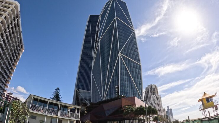 Caminando hacia el edificio Jewel en Gold Coast