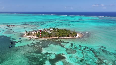 el acuario de san andrés en la isla caribeña de colombia