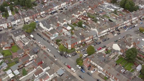 disparo de dron sobrevolando las calles de la urbanización 02