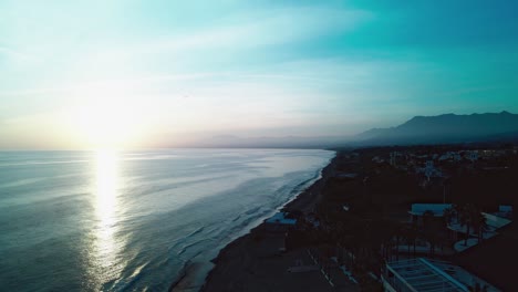 Drohnen-PoV-In-Der-Bucht-Von-Marbella,-Südspanien