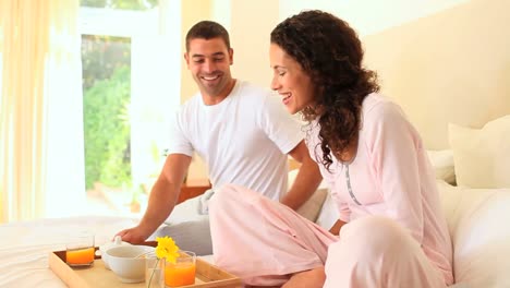 Man-bringing-breakfast-in-bed-to-his-wife