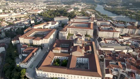 Famoso-Centro-Histórico-De-La-Ciudad-Portuguesa-De-Coimbra,-Portugal