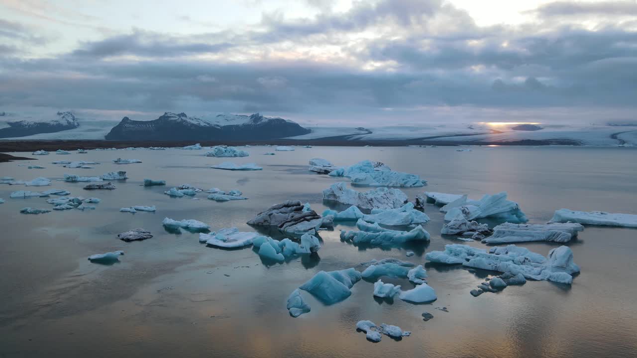 Islandia Lodowa Laguna Jökulsárlón Ujęcie Z Drona .mp4
