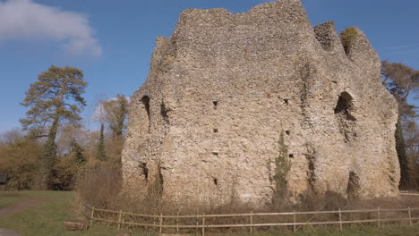 Langsamer-Schwenk,-Der-Burgruinen-Enthüllt