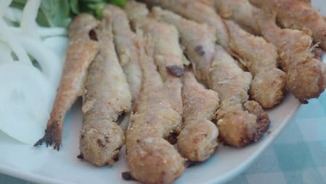 pescado frito crujiente