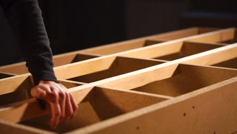 estanterías de madera para edificios