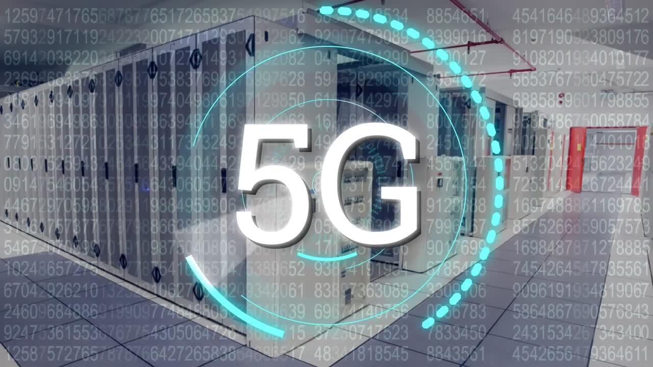 5g scritto nel mezzo di un cerchio futuristico e un corridoio della torre del server