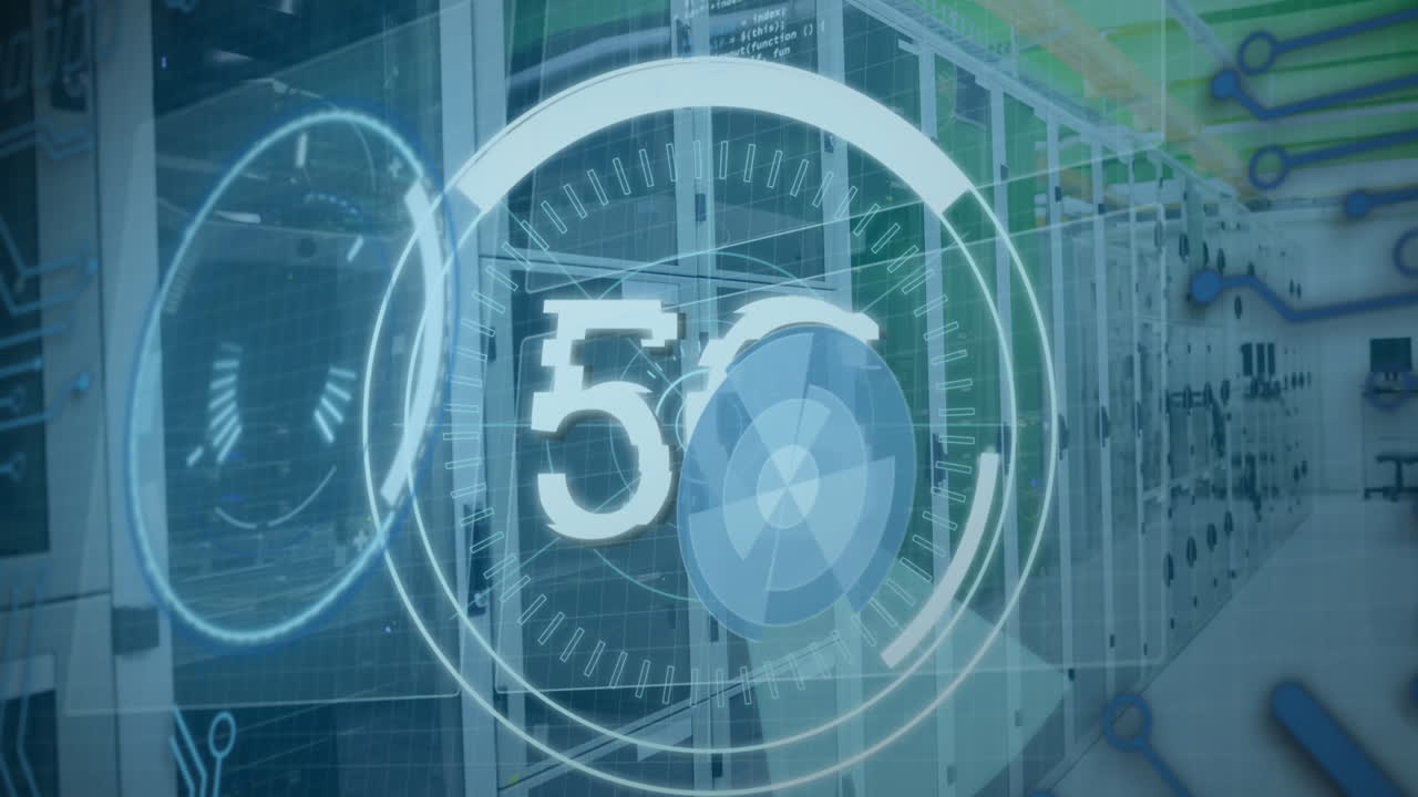 animación de texto 5g sobre escáner redondo y procesamiento de datos contra la sala de servidores de computadora