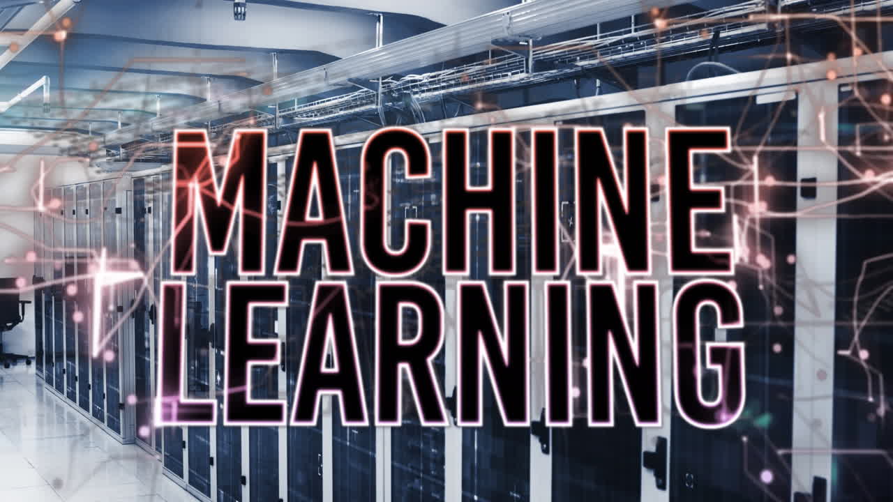 animación de carteles de texto de aprendizaje automático y senderos de luz contra la sala de servidores de computadoras